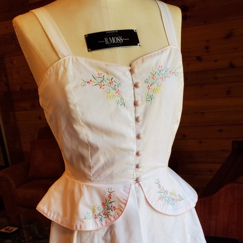 White classic summer dress, size 4